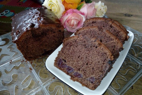 Czekoladowa babka z wiśniami