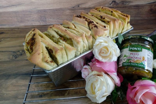 Odrywany chlebek z pesto