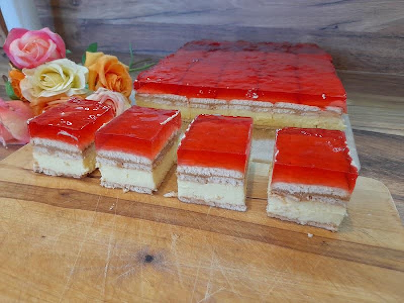Sernik gotowany z kajmakiem i galaretką