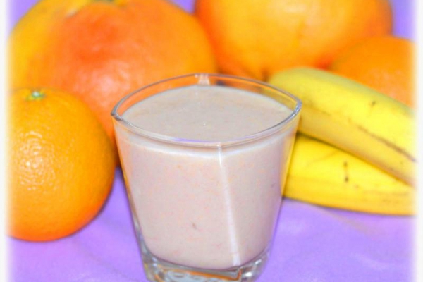 Koktajl z grejpfrutem, pomarańczą i bananem