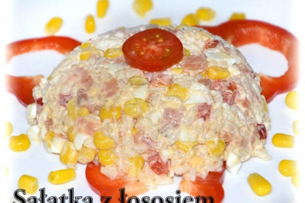 Sałatka z ryżem i łososiem