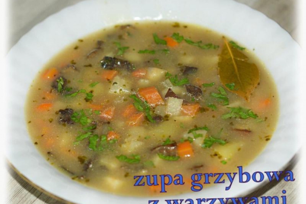 Zupa grzybowa z warzywami