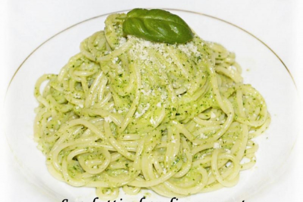 Spaghetti z bazyliowym pesto
