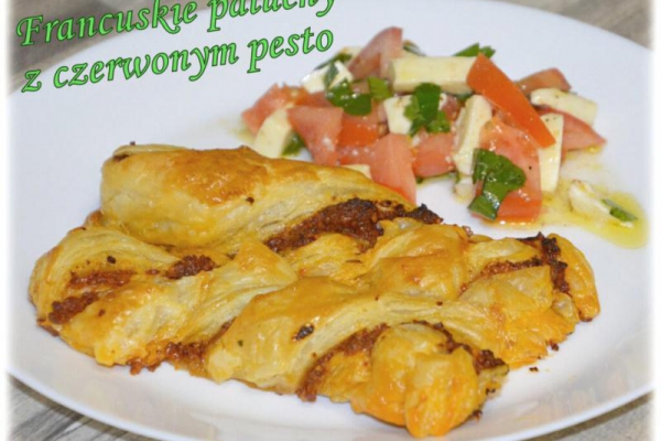 Francuskie paluchy z czerwonym pesto