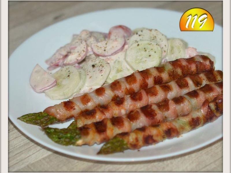 Szparagi grillowane w boczku