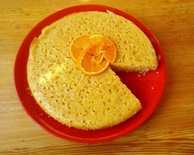 Cytrynowe ciasto z mąką kukurydzianą i lukrem mandarynkowym