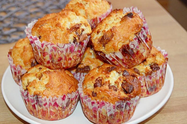 Muffinki z mleczną czekoladą i migdałami