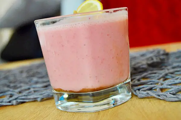 Shake truskawkowy z sokiem z pokrzywy