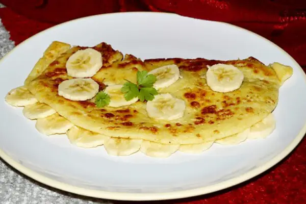 Herbaciany omlet z bananami