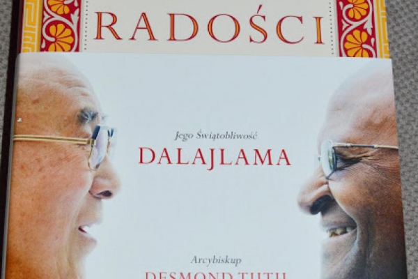 WILEKA KSIĘGA RADOŚCI recenzja DALAJLAMA DESMOND TUTU DOUGLAS ABRAMS