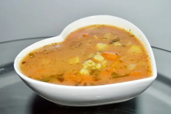 Zupa pomidorowa z kaszą pęczak