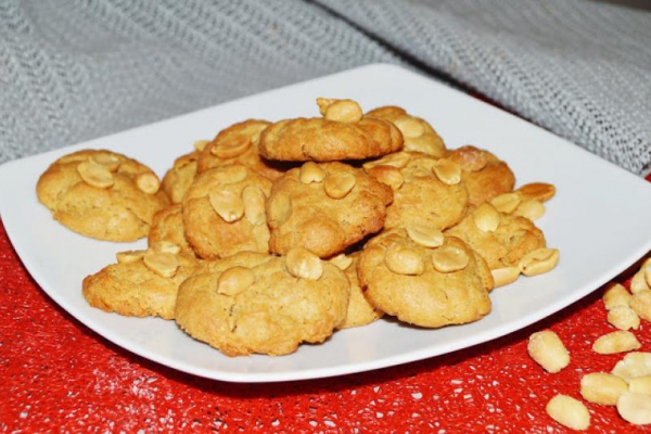 Ciastka z kajmakiem i solonymi orzeszkami