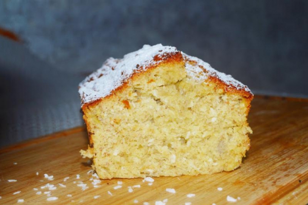 Chlebek bananowy z wiórkami kokosowymi