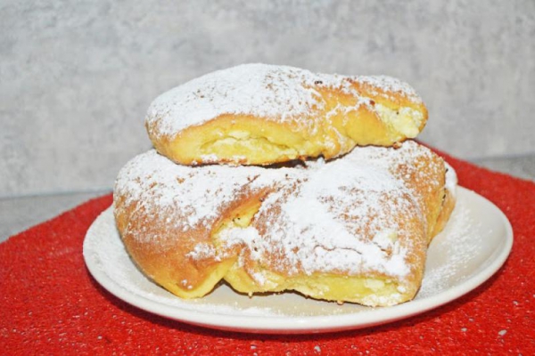 Drożdżówki z serem (serniczki)