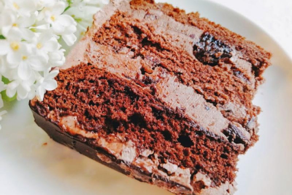 Tort węgierski - czekoladowy tort z wiśniami w alkoholu