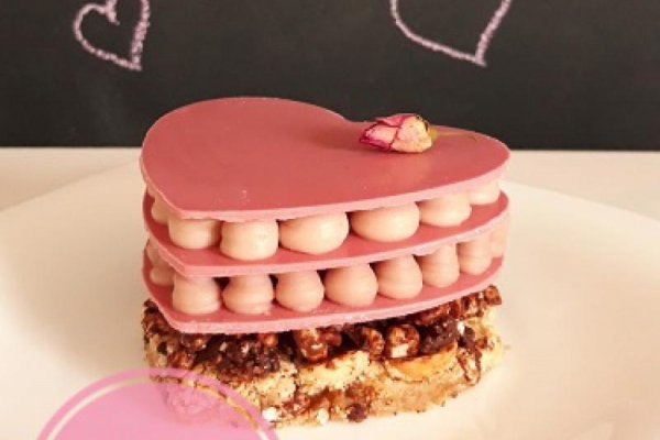 Jak smakuje różowa czekolada? Stwórz deser z ruby chocolate.