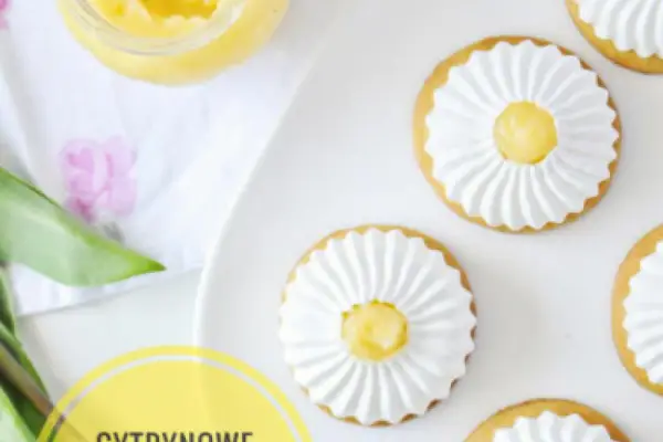 Cytrynowe stokrotki czyli bezowe mini tarty z lemon curd