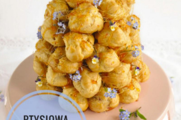 Wieża z ptysi czyli croquembouche z malinowym kremem