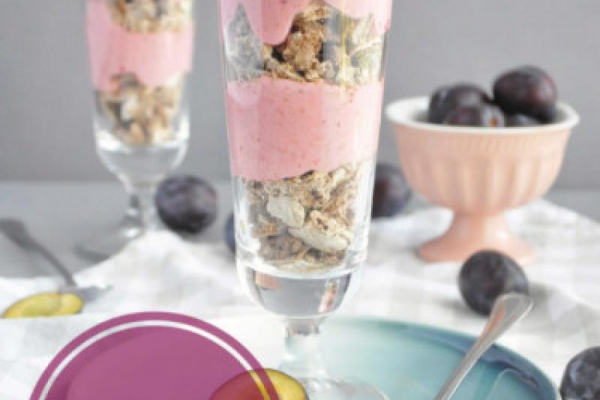 Jesienny Eton Mess z kremem śliwkowym i aromatycznymi bezami