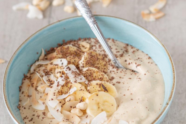 Smoothie bowl z masłem orzechowym