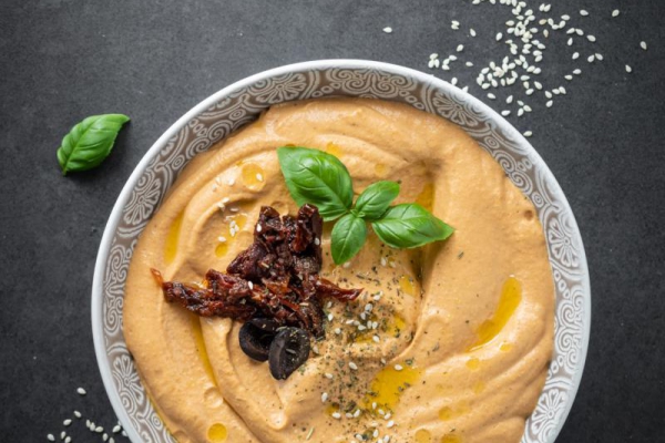 Hummus z suszonymi pomidorami