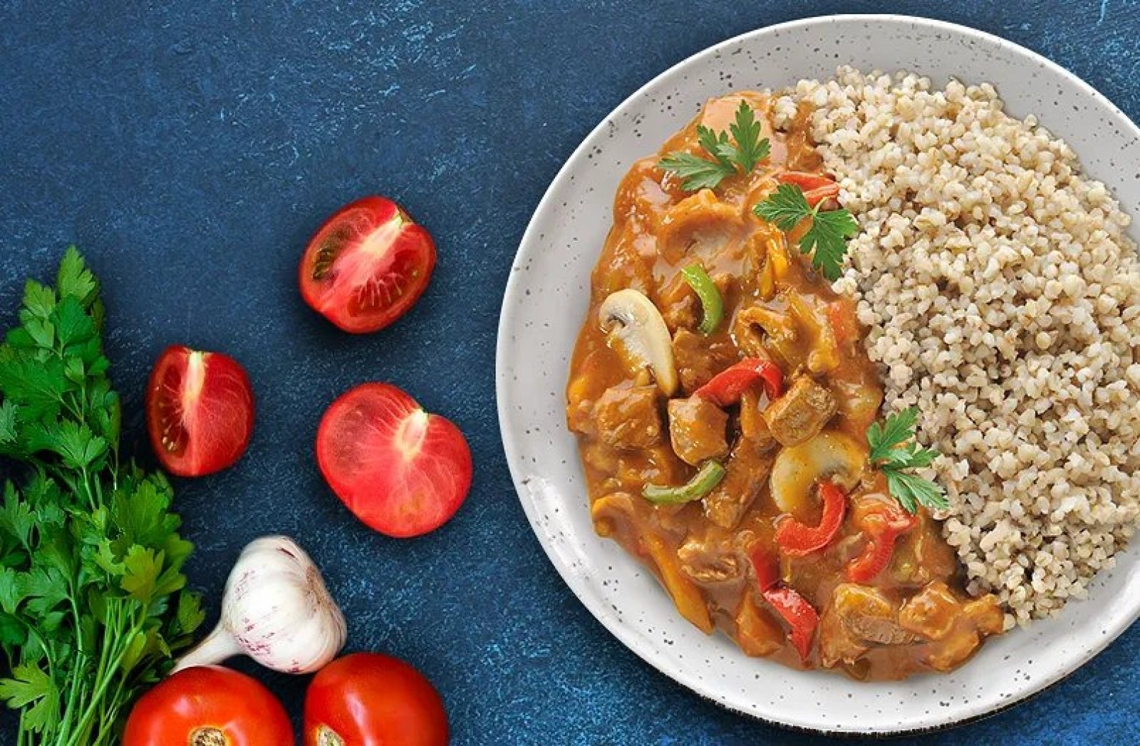 Sycący obiad w pół godziny – gulasz z kurczaka