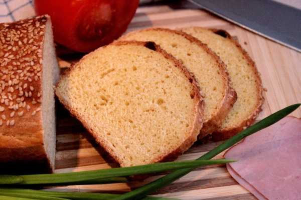 Tradycyjny portugalski chleb kukurydziany-Broa de Milho