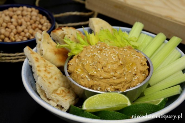 Hummus z suszonymi pomidorami