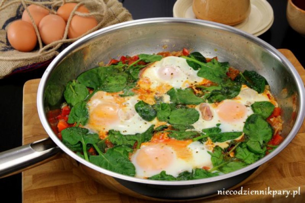 Szakszuka (Shakshouka) ze szpinakiem