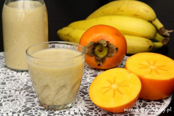 Koktajl bananowy z kaki na mleku sojowym