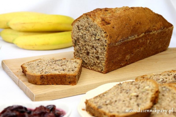 Chlebek bananowy z orzechami
