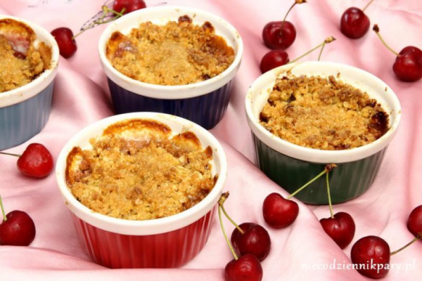 Crumble z czereśniami