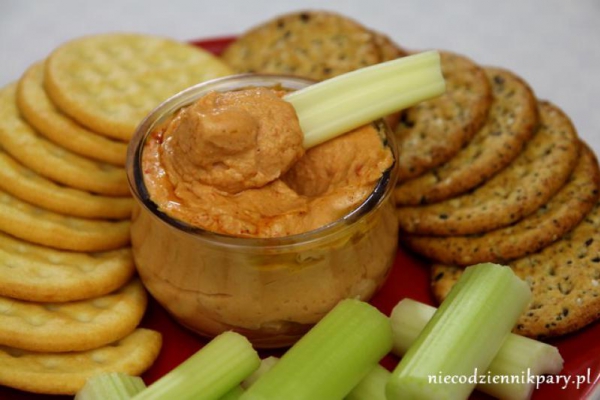 Hummus z czerwoną papryką