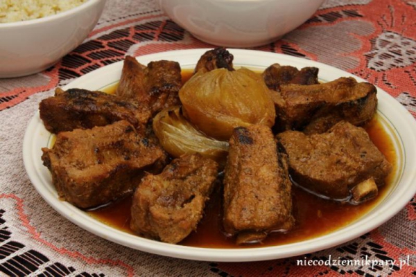 Pieczone żeberka w miodowo-chrzanowej marynacie