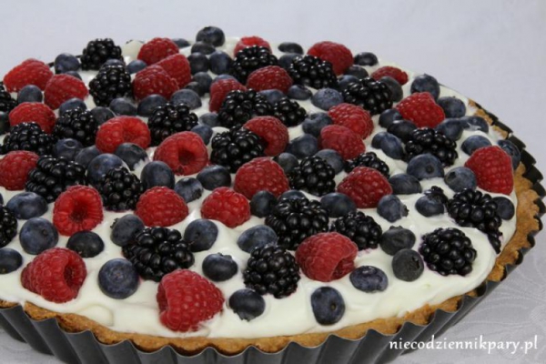 Tarta z owocami leśnymi