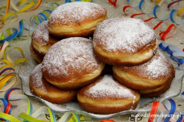 Drożdżowe pączki z serkiem homogenizowanym