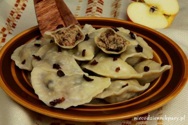 Pierogi z gęsiną i suszoną śliwką