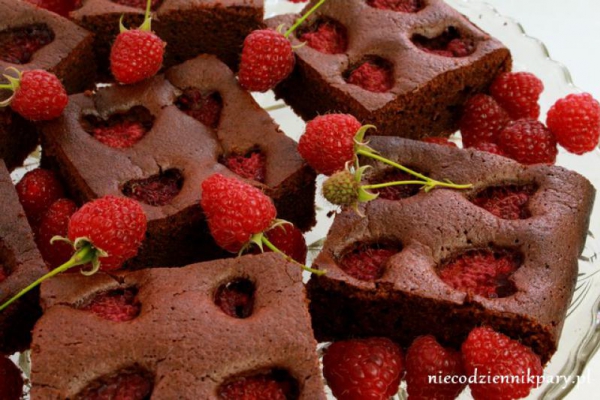 Brownie z malinami