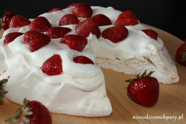 Pavlova z truskawkami