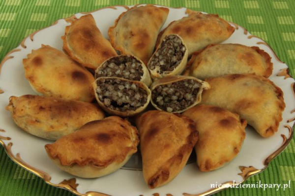 Pierogi z kaszą gryczaną i wątróbką