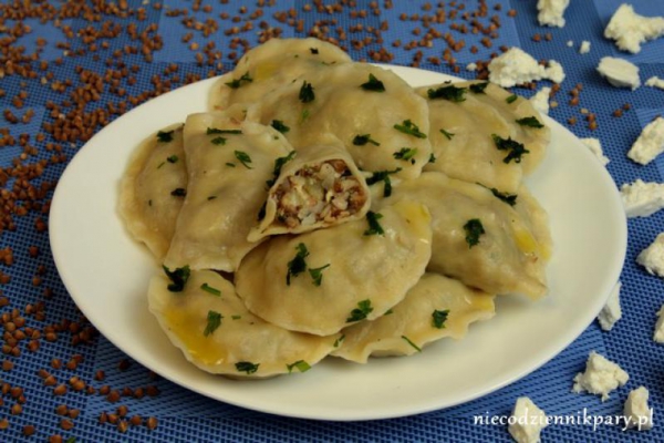 Pierogi z kaszą gryczaną i białym serem