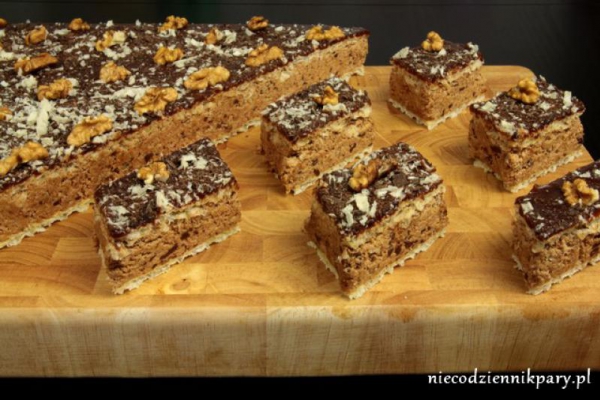 Mazurek czekoladowo-orzechowy bez pieczenia