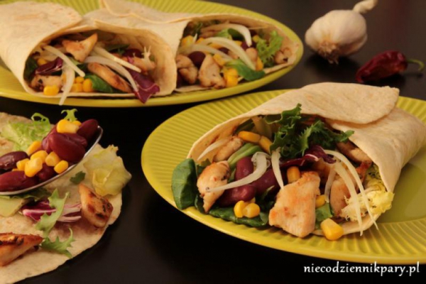Tortilla z kurczakiem i warzywami