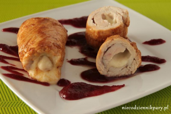 Rolada z piersi kurczaka z mozzarellą