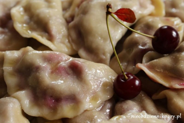 Pierogi z wiśniami