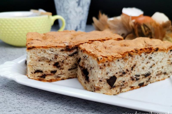 Bananowe ciasto na białkach