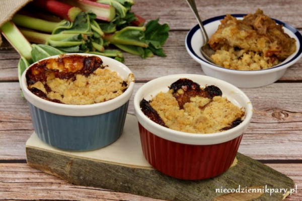Crumble z rabarbarem