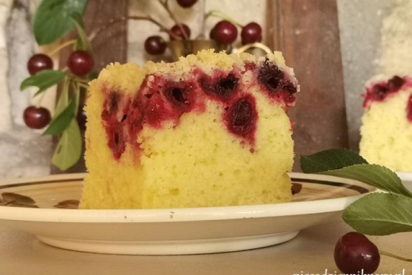 Ciasto na maślance z wiśniami