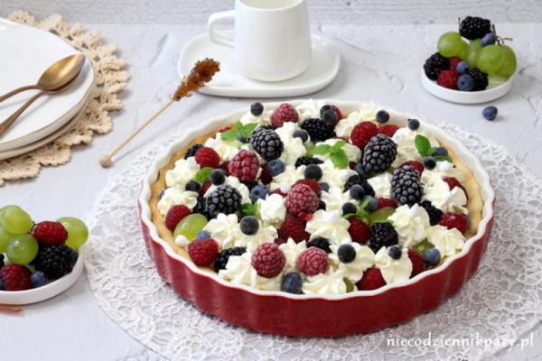 Tarta z owocami lata