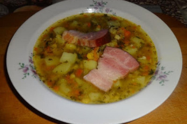 Zupa grochowa na boczku.
